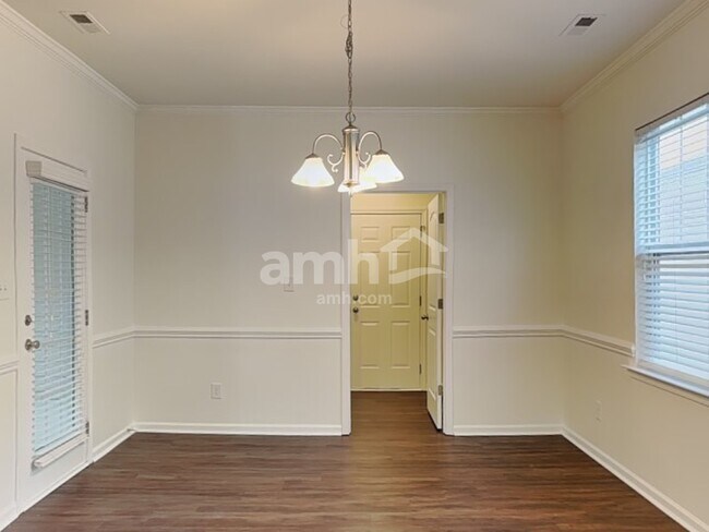 Foto del edificio - 6335 Hove Rd