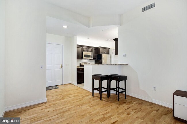 Building Photo - 1600-18 Arch St