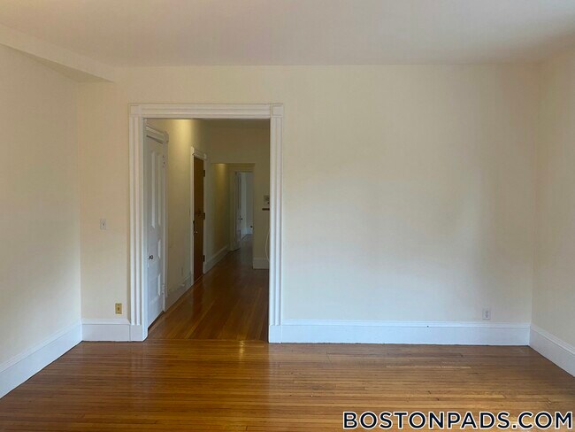 Building Photo - 504 Beacon St