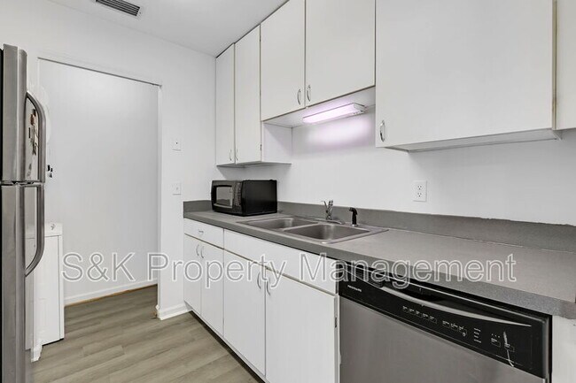 Foto del edificio - 517 Mary Robert Ln