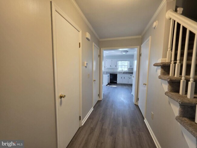 Foto del edificio - 830 Larch Way