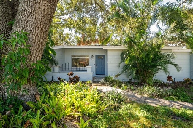 Photo - 4634 W Sunset Blvd House