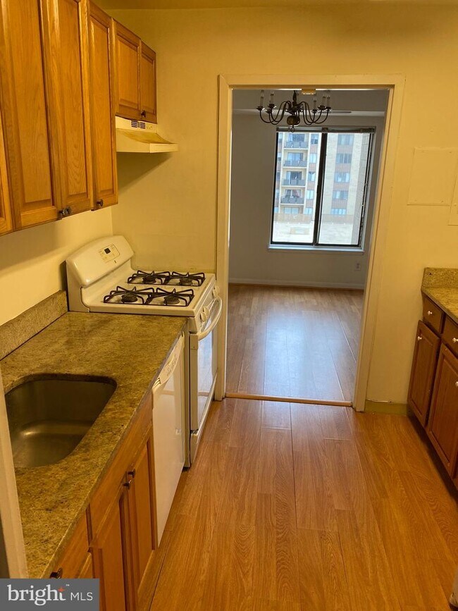 Foto del edificio - 3100 S Manchester St