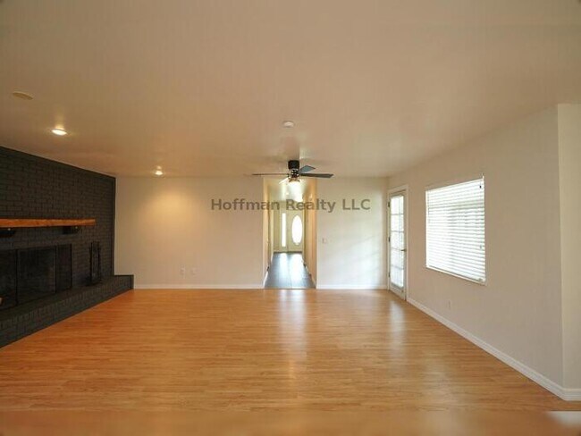 Foto del edificio - Spacious 2-Bedroom Ranch Home in Odessa