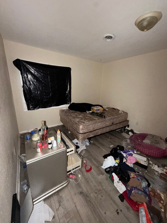 Building Photo - 2 E Adams Dr