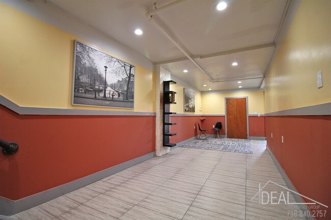 Foto del edificio - 290 Meserole St