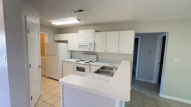 Foto del edificio - 2-Bedroom, 2-Bathroom Condo