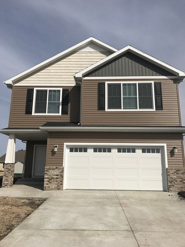 Primary Photo - 3 Bed 3 Bath
