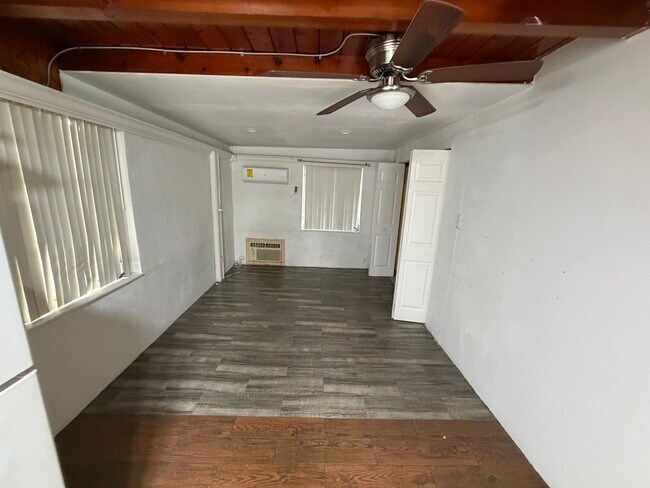 Building Photo - 1410 N 65th Ter