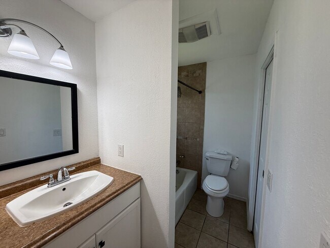 Foto del edificio - Three Bed 1 Bath Home in Broken Arrow with Shed