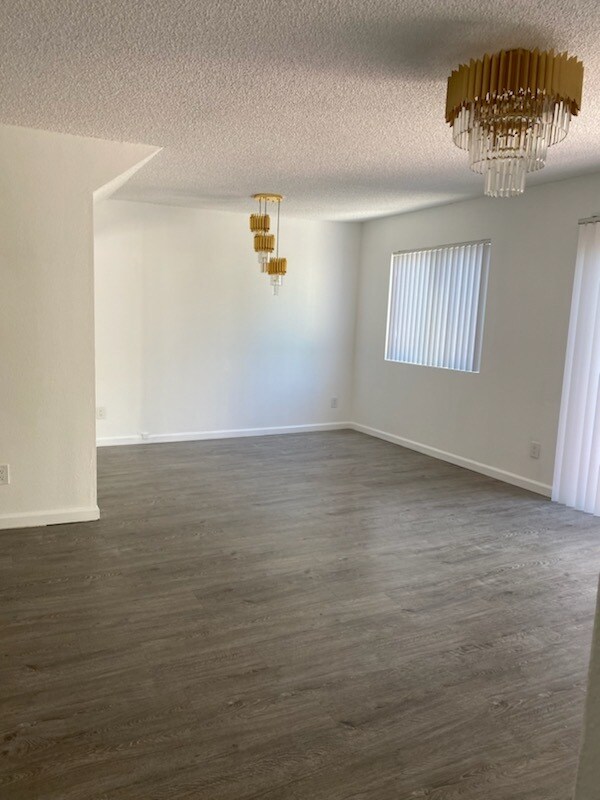 Foto principal - 11015 Morrison St