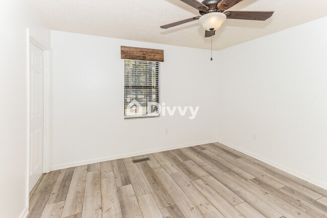 Building Photo - 124 S Live Oak Ct, Byron, GA 31008