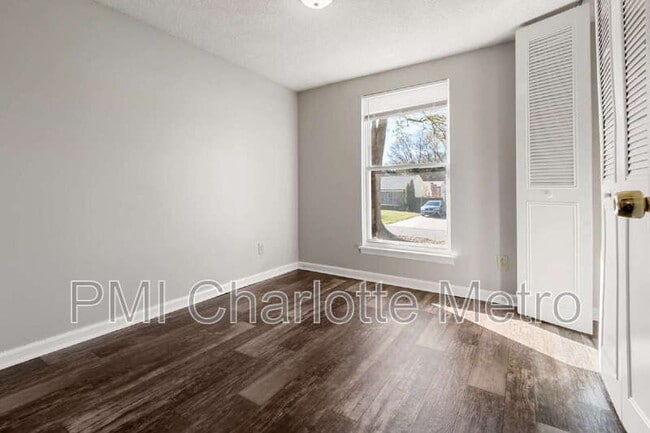 Building Photo - 3214 Old House Cir