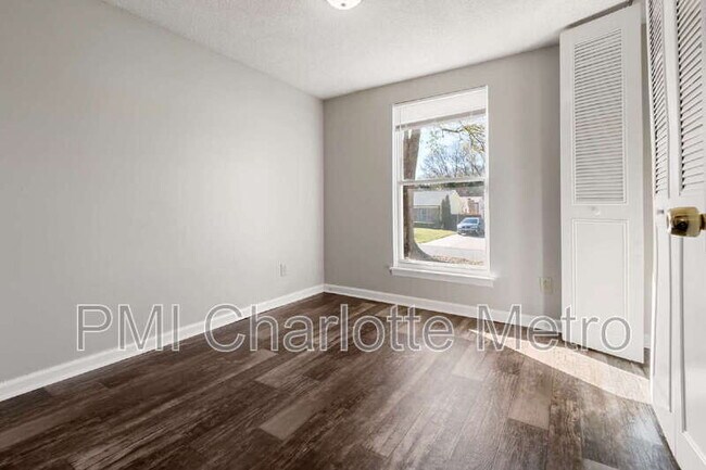 Foto del edificio - 3214 Old House Cir