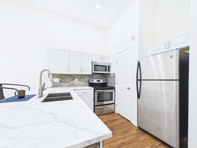 Building Photo - 2216 San Gabriel St