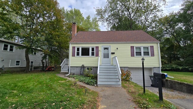 Foto del edificio - 57 Maynard Rd