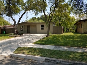 Building Photo - 5227 Vlg Gln Dr