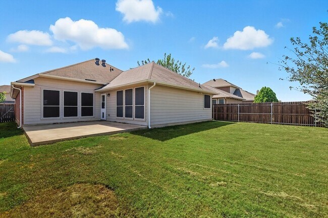 Building Photo - 512 Crescent Creek Ln