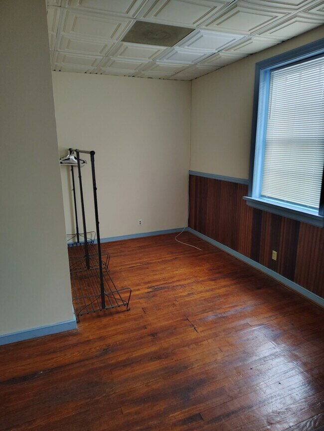 Building Photo - 106 S Railroad Ave