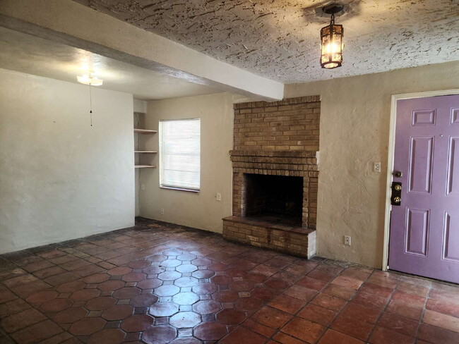 Building Photo - Charming 2-bedroom, 1-bath home available ...