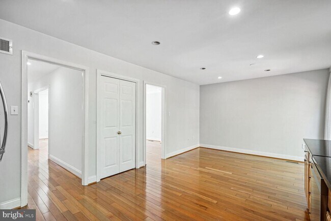 Building Photo - 8528 Raglan Rd