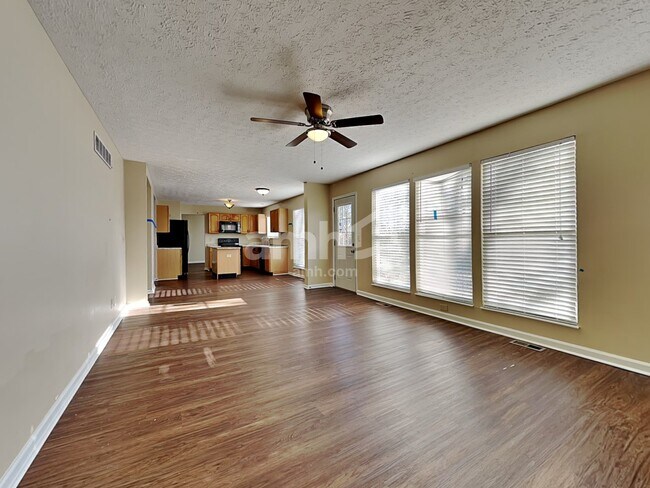 Foto del edificio - 25 Thorne Hill Dr