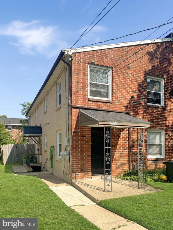 Building Photo - 235 Roesch Ave