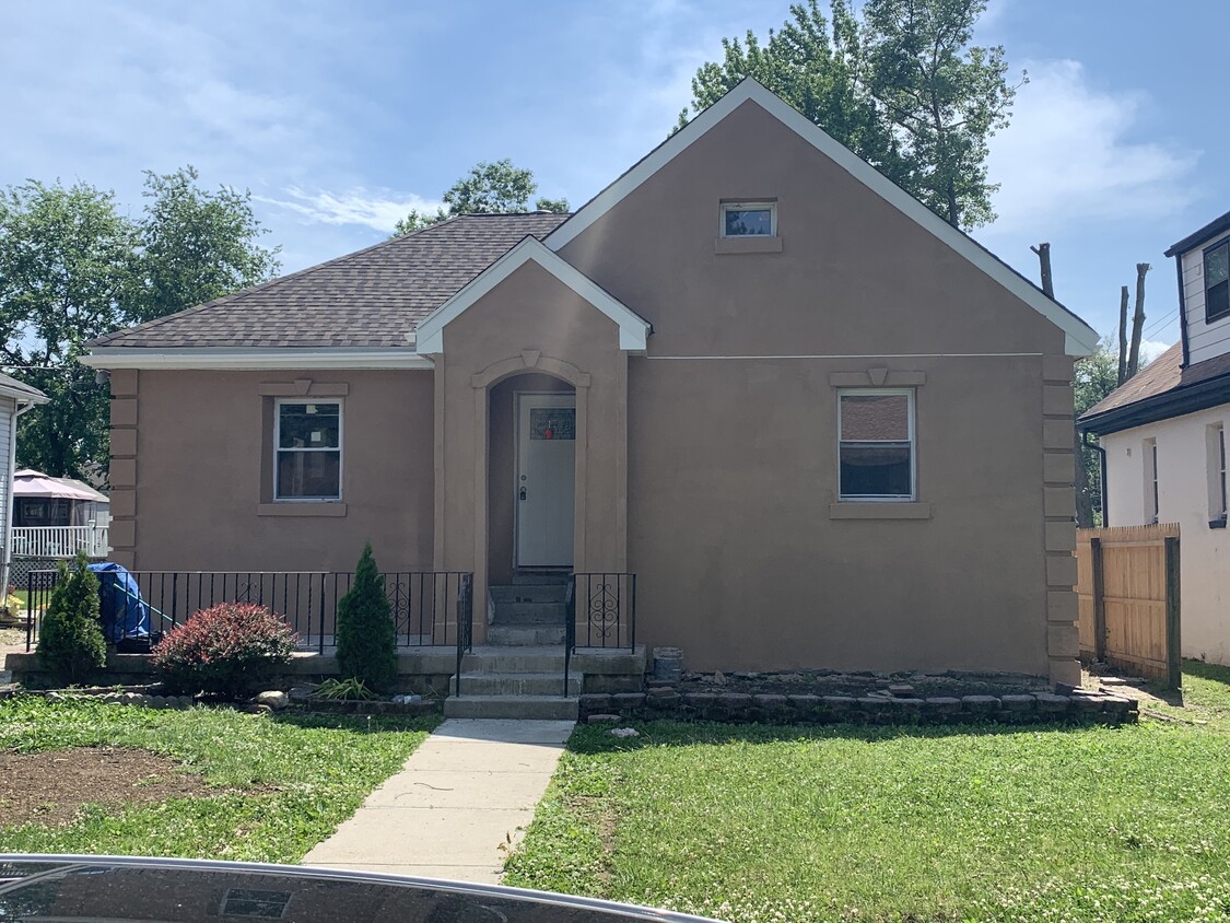 Primary Photo - 206 S Maple Ave