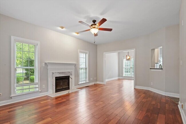 Foto del edificio - Spacious 4 Bedroom Raleigh Home - Fenced i...