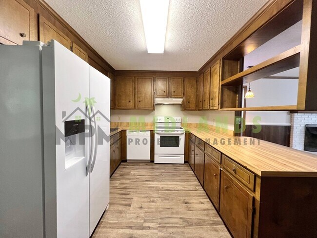 Foto del edificio - 6101 McMillan Cir