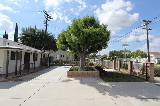 Building Photo - 4302 Muscatel Ave