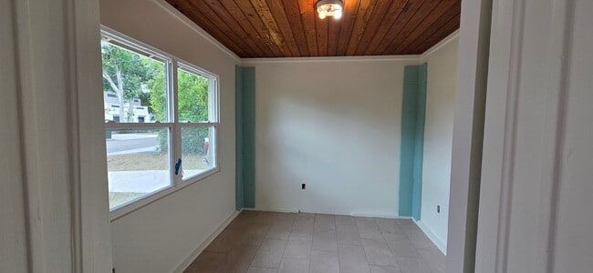 Building Photo - 640 W Juniata St