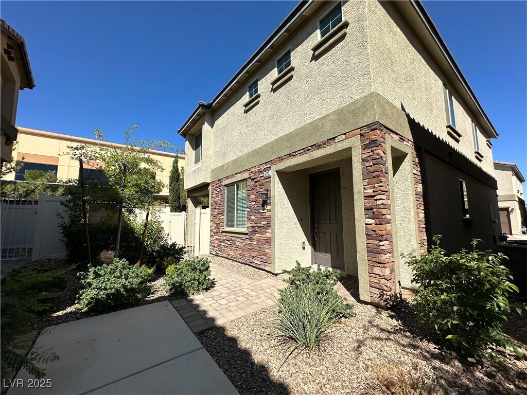 Foto principal - 6115 Scarlet Leaf St