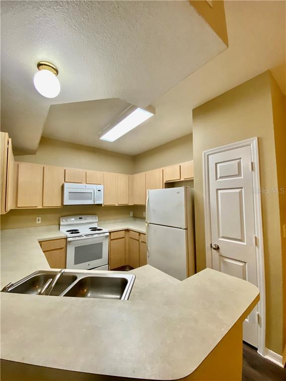 Building Photo - 2025 Erving Cir