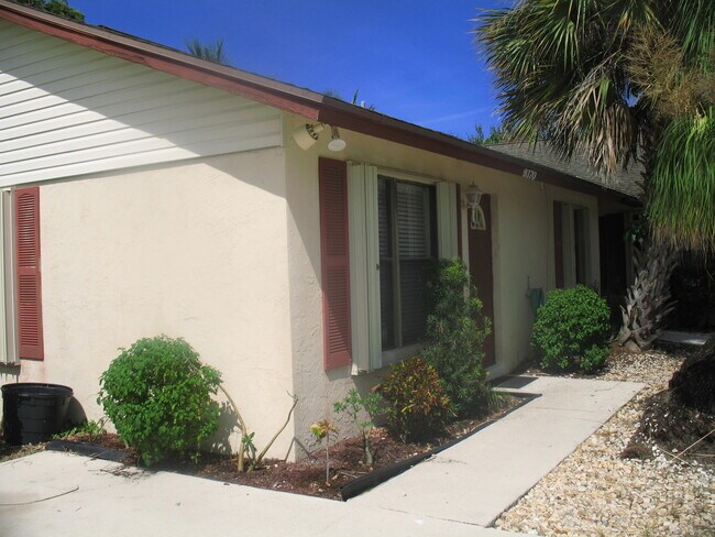 Foto del edificio - 9356 Roan Ln