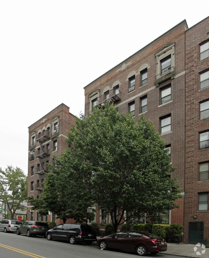 Foto del edificio - 7401 Ridge Blvd