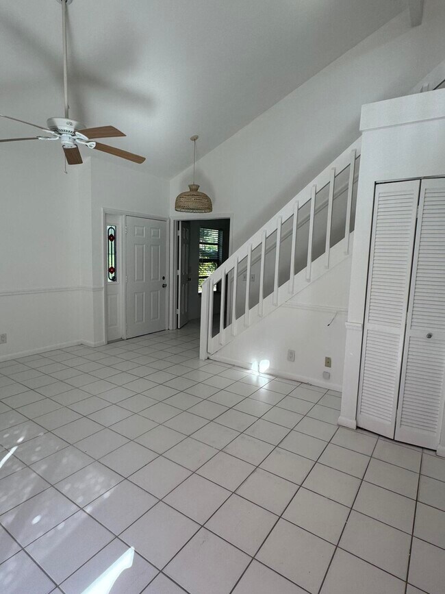 Foto del edificio - 429 N Cypress Dr