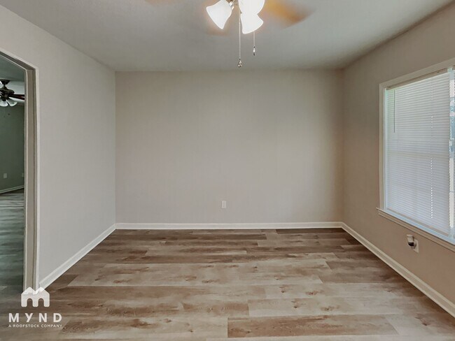 Building Photo - 1938 W Holmes Rd