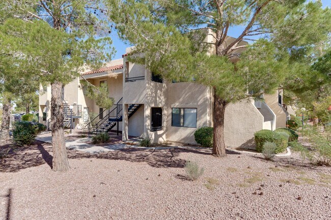 Foto del edificio - Stylish Remodeled 2-Bedroom Condo with Bal...