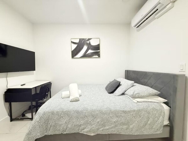 Building Photo - 261 NW 34th St