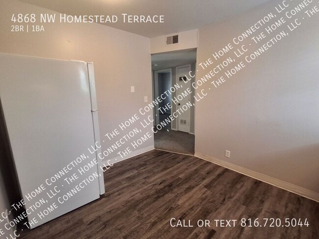Foto del edificio - 4862-4868 NW Homestead Terrace
