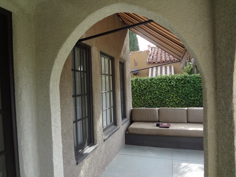 Patio - 1150 N Gardner St