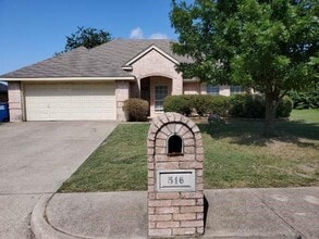 Building Photo - 516 Bluebird Ln