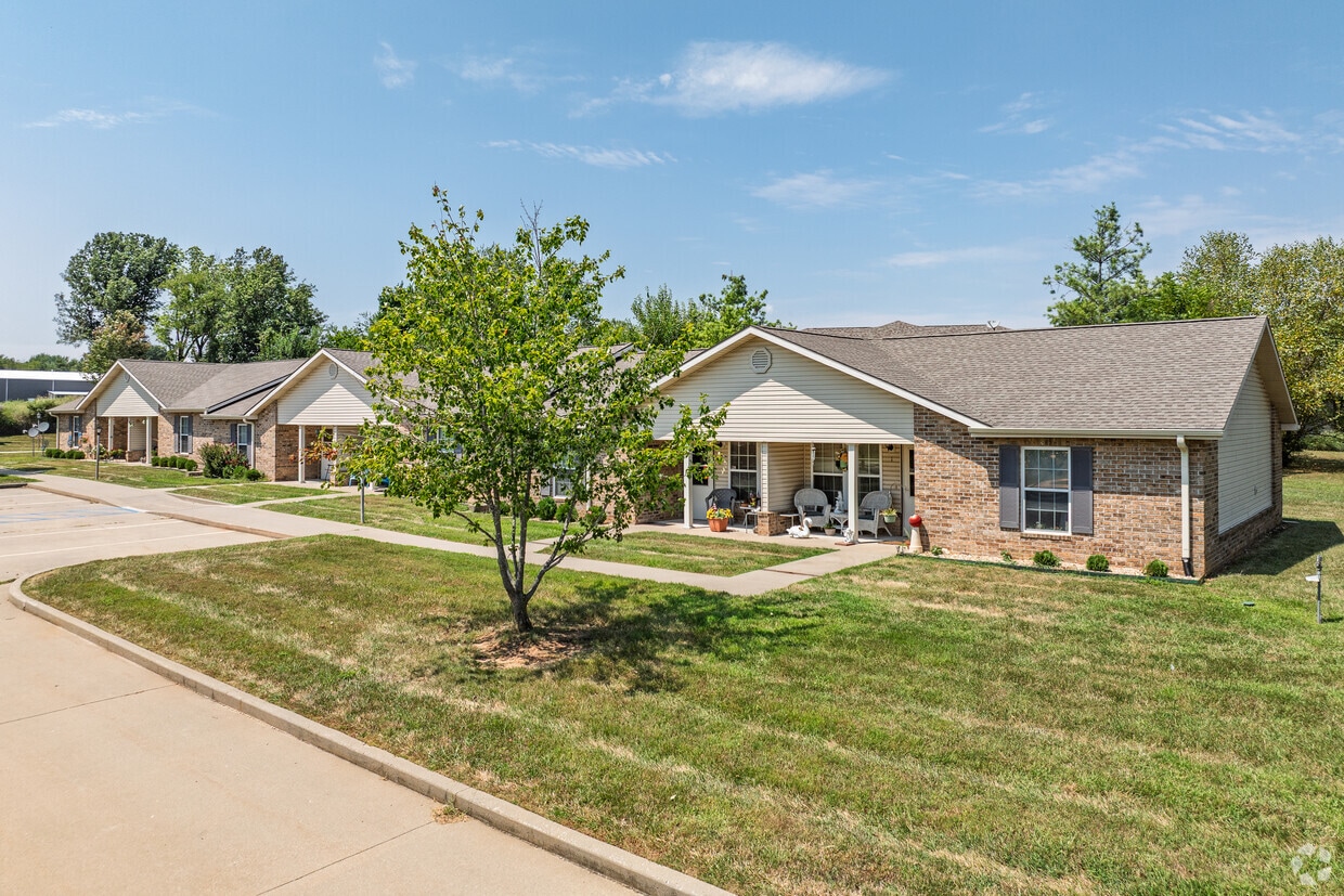 Building Photo - Garden Villas Apartments