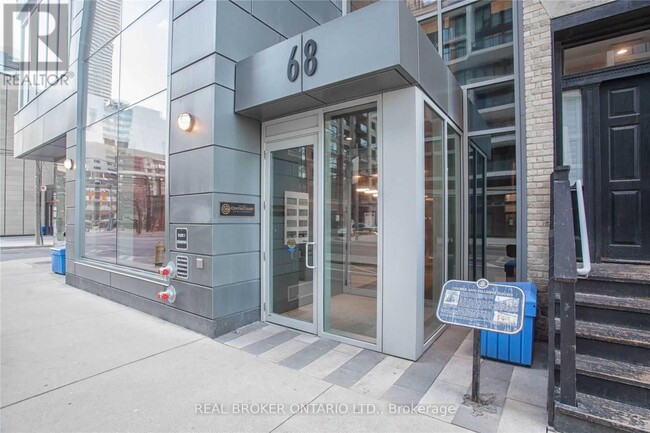 Building Photo - 68 Shuter St