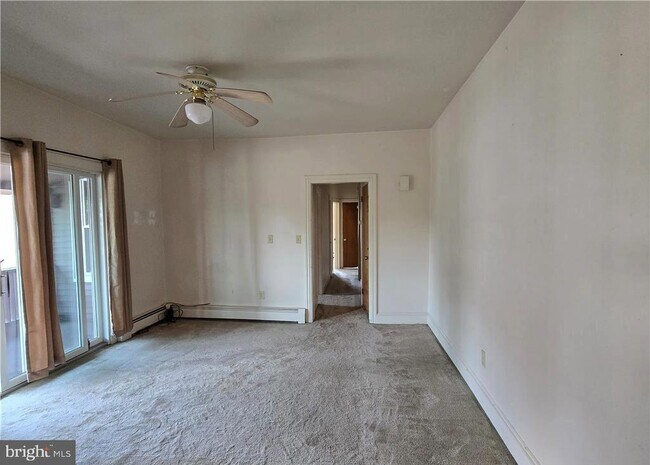 Building Photo - 632 Linden St