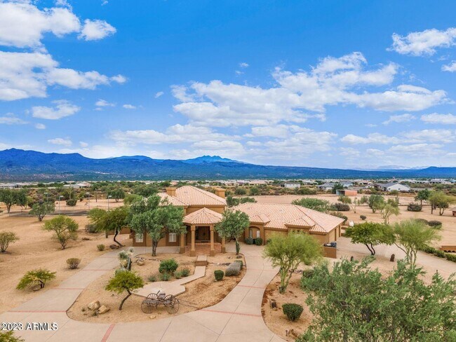 Building Photo - 17047 E Dixileta Dr