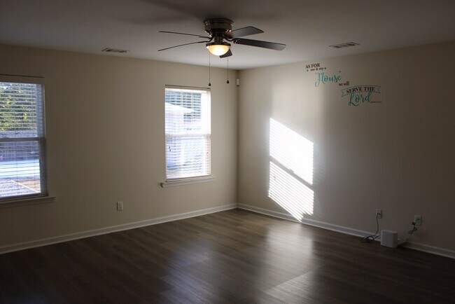 Foto del edificio - 234 Beckingham Dr