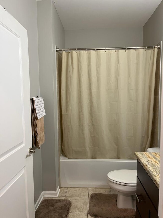 2nd bathroom - 2520 S Oakley Ave