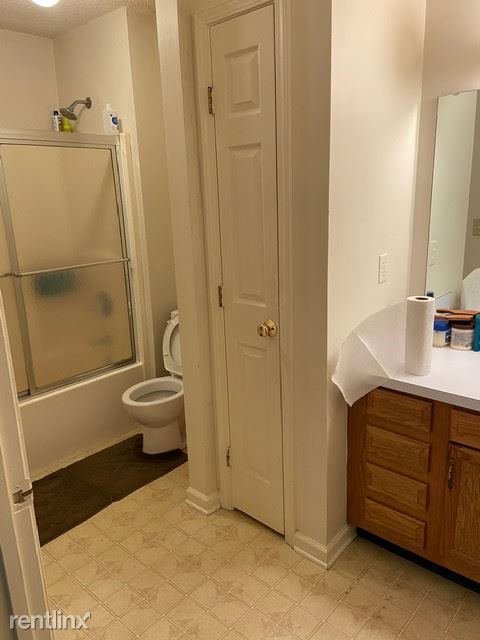 Foto del edificio - 2 br, 1 bath Duplex - 215 Bishop Lane 215